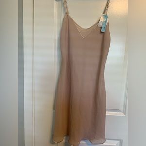 Lindsey Roscoe- nude slip